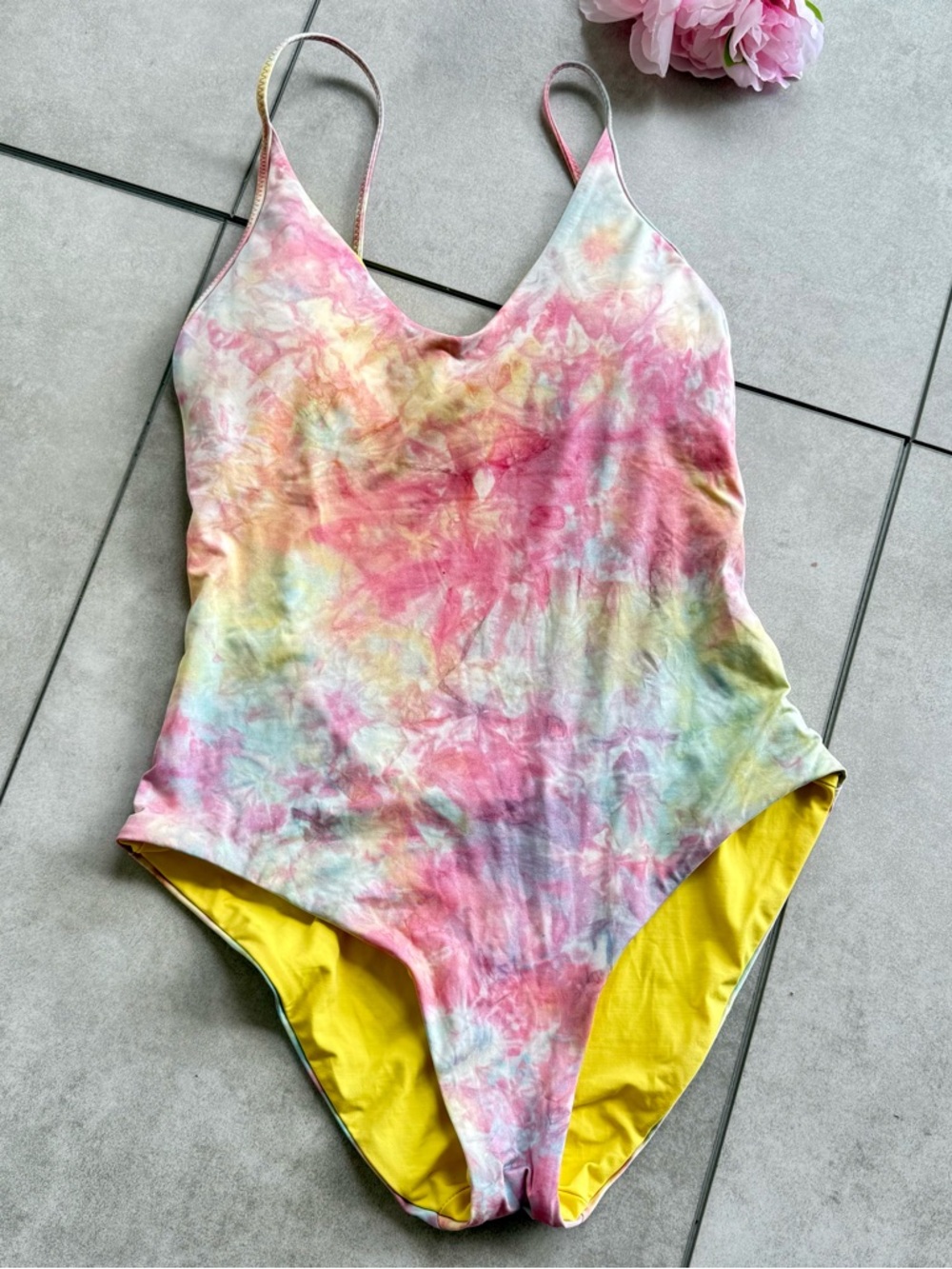 BECCA Tie-Dye One-Piece Swimsuit in Pink Yellow Green Small open back high Rise